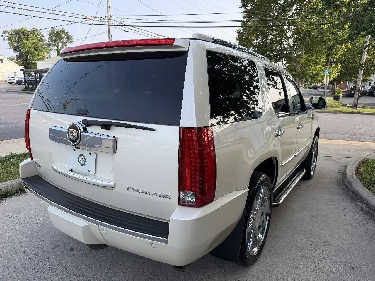 Used 2009 Cadillac Escalade 4WD Hybrid image 8