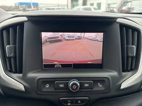 Used 2024 GMC Terrain SLE w/ Driver Convenience Package image 22