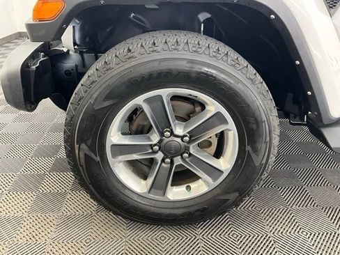 Used 2022 Jeep Wrangler Unlimited Sahara w/ Dual Top Group AWD/4WD image 25