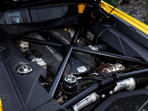 Used 2014 Lamborghini Aventador image 34