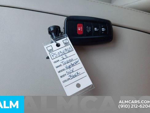 Used 2023 Toyota Highlander XLE FWD image 17