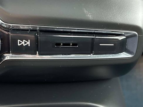 Used 2023 Volvo XC40 Recharge Ultimate image 34