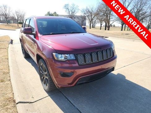 Used 2019 Jeep Grand Cherokee Altitude image 1