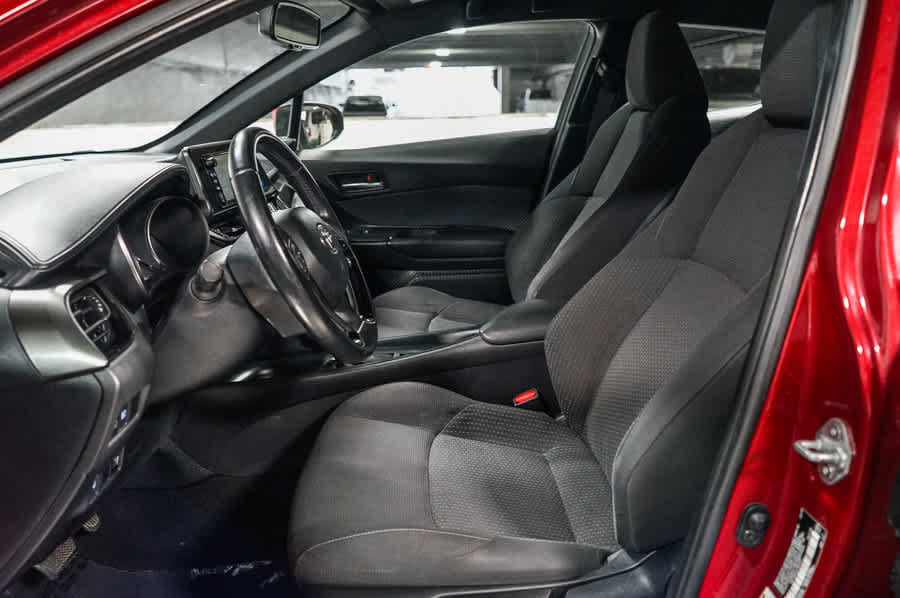 Used 2018 Toyota C-HR XLE FWD image 18