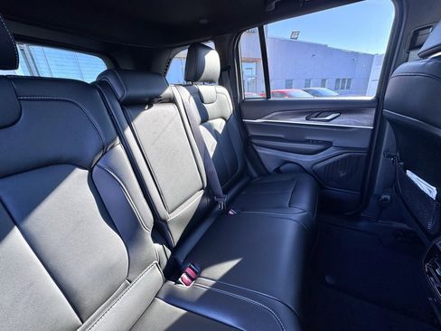 New 2025 Jeep Grand Cherokee Limited w/ Black Appearance Package image 22