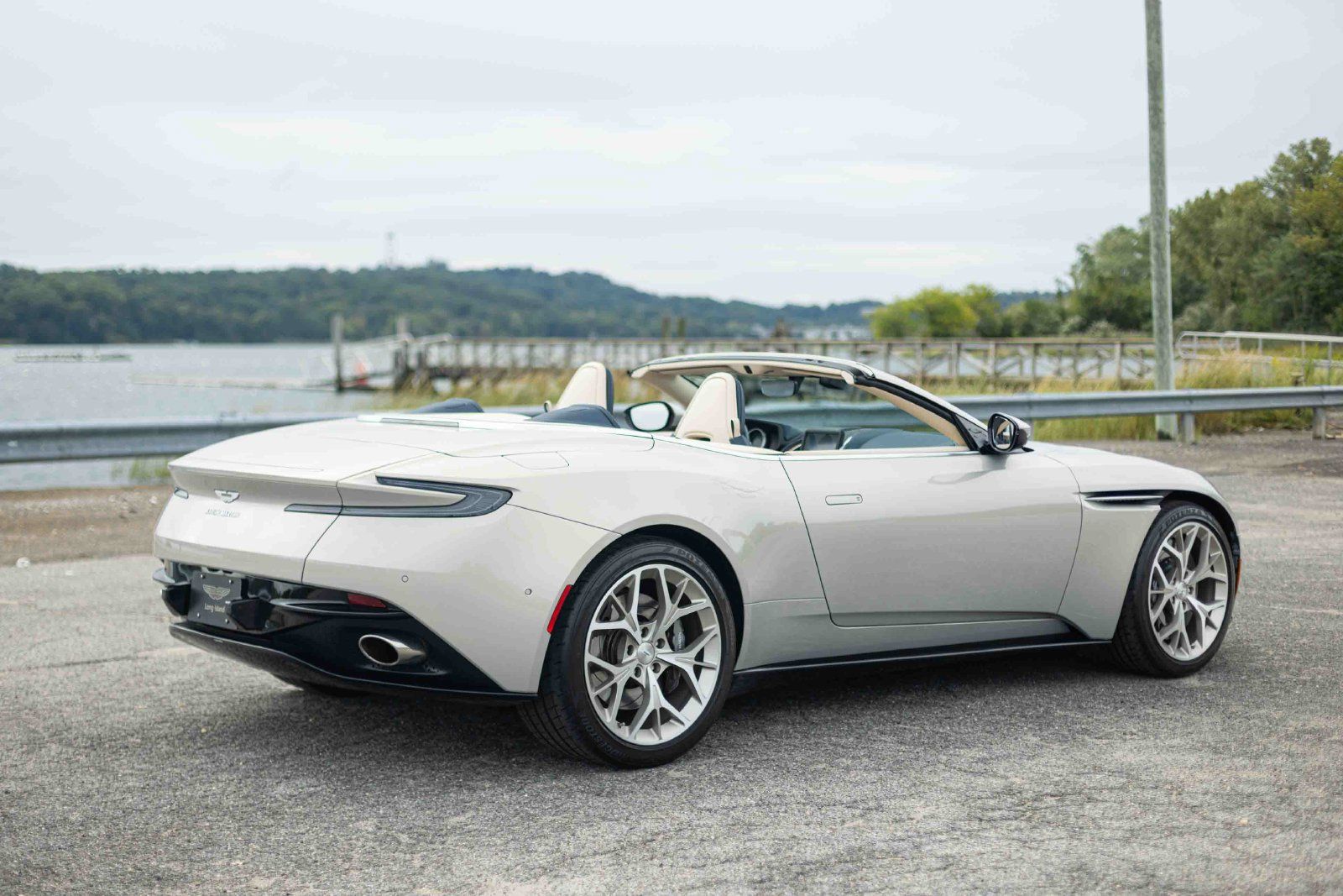 Used 2019 Aston Martin DB11 Volante RWD image 4