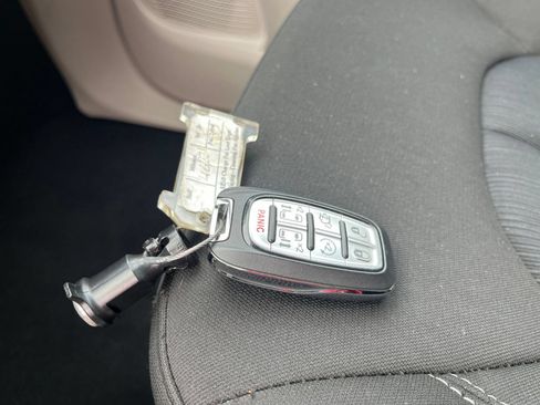 Used 2024 Chrysler Voyager LX FWD image 26