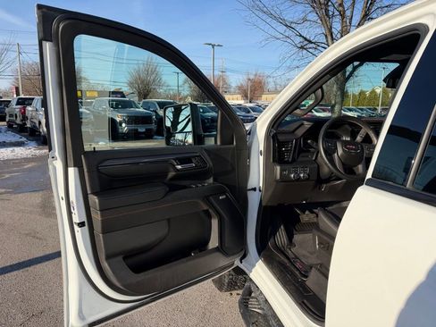 Used 2024 GMC Sierra 2500 AT4 w/ AT4 Preferred Package image 9