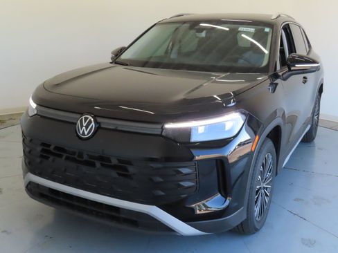 New 2025 Volkswagen Tiguan S image 9