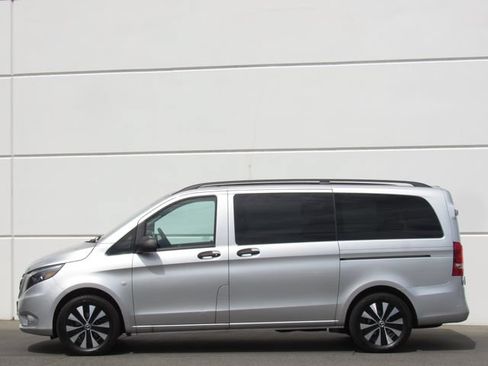 Used 2023 Mercedes-Benz Metris Passenger image 4