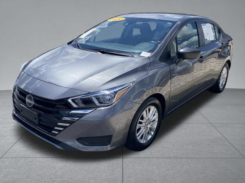 Used 2024 Nissan Versa S FWD image 2