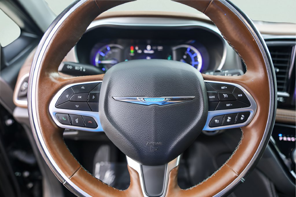 Used 2021 Chrysler Pacifica Limited w/ Uconnect Theater Family Group FWD image 14