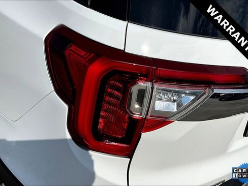 Used 2023 GMC Acadia SLE image 22