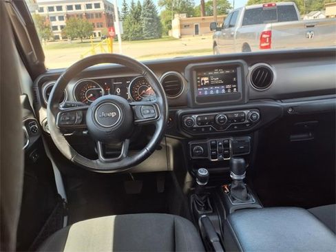 Used 2021 Jeep Gladiator Sport image 12