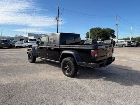 Used 2022 Jeep Gladiator Willys image 2