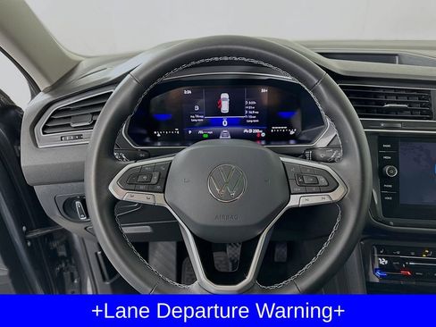 Used 2024 Volkswagen Tiguan SE w/ Panoramic Sunroof Package image 18