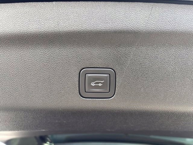 Used 2025 Chevrolet Suburban Z71 AWD/4WD image 39