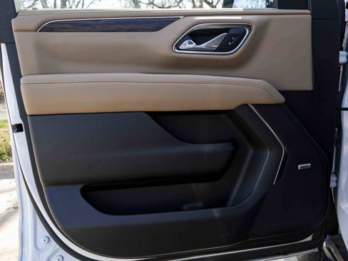 Used 2024 Chevrolet Suburban Premier w/ Premium Package 2 image 37