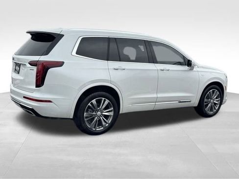 Used 2022 Cadillac XT6 Premium Luxury image 3