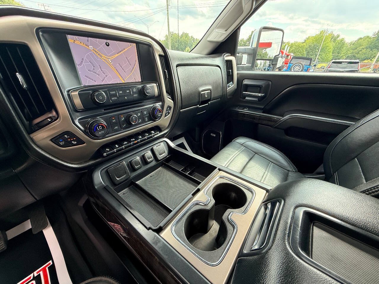 Used 2015 GMC Sierra 2500 Denali w/ Duramax Plus Package AWD/4WD image 30