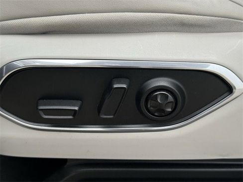 Used 2024 Jeep Wagoneer L Series II image 27