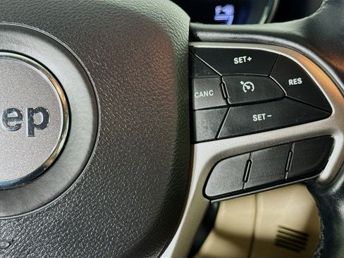 Used 2021 Jeep Grand Cherokee Laredo RWD image 13