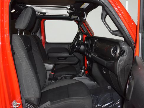 Used 2022 Jeep Wrangler Unlimited Sahara w/ Dual Top Group AWD/4WD image 14