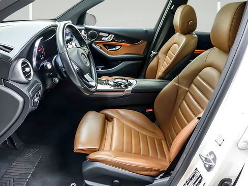 Used 2019 Mercedes-Benz GLC 300 w/ Multimedia Package image 8