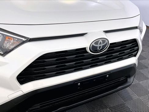 Used 2019 Toyota RAV4 XLE Premium AWD/4WD image 32
