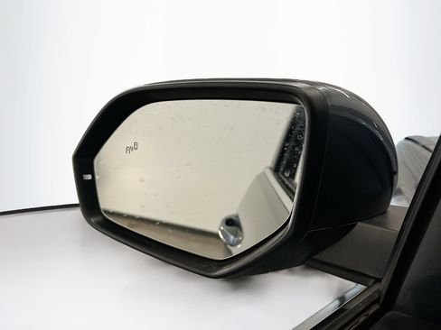 Used 2024 Volkswagen Atlas SE image 16