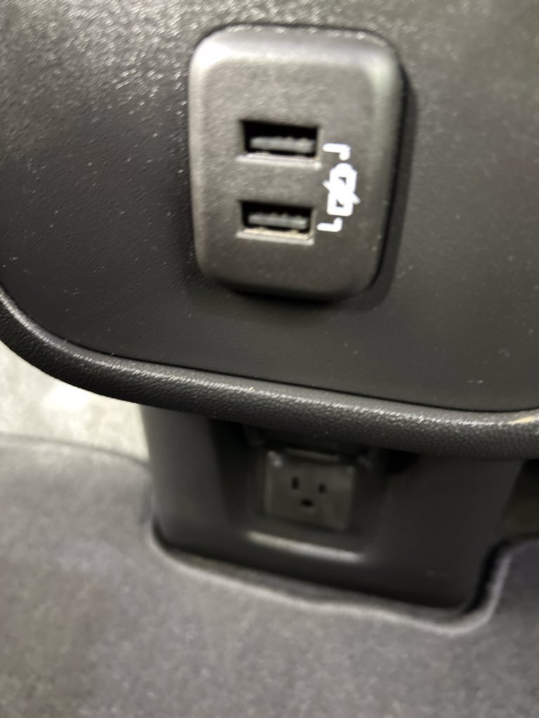 Used 2023 Chevrolet Equinox RS w/ RS Leather Package AWD/4WD image 18