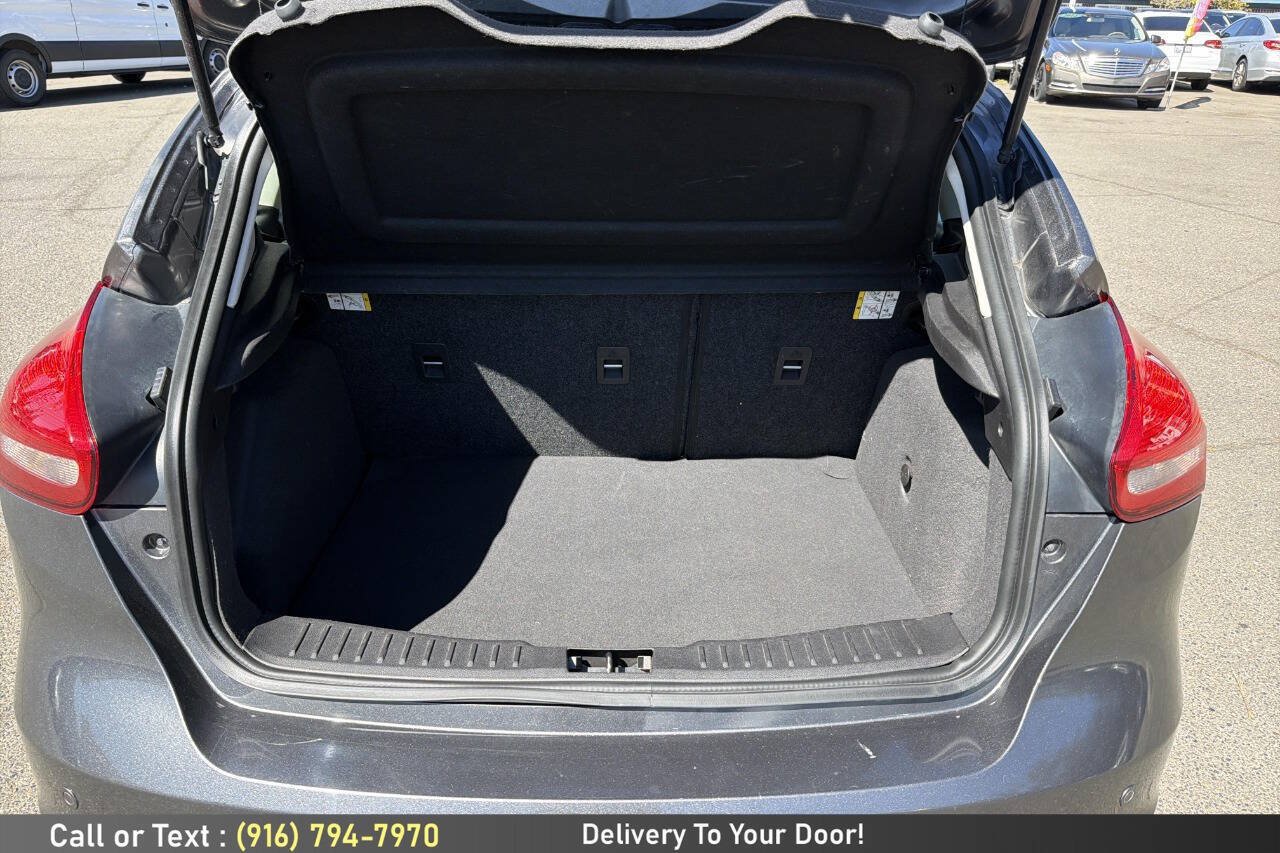 Used 2015 Ford Focus SE FWD image 11