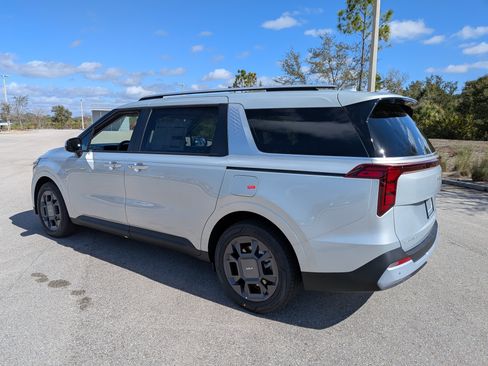 New 2026 Kia Carnival EX FWD image 7