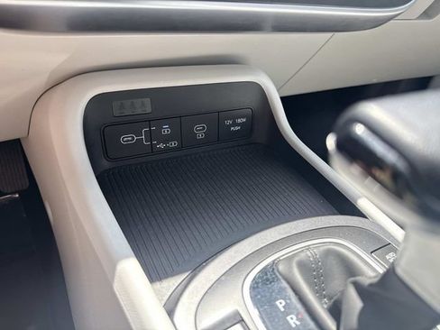 Certified 2024 Hyundai Kona SEL AWD/4WD image 33