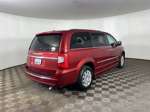 Used 2016 Chrysler Town & Country Touring w/ Driver Convenience Group image 5