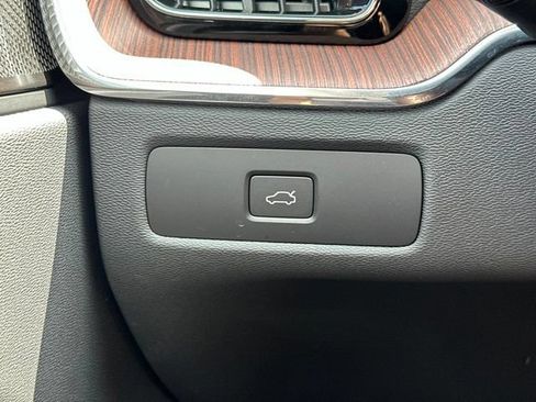 Certified 2023 Volvo XC60 B5 Ultimate w/ Climate Package AWD/4WD image 31