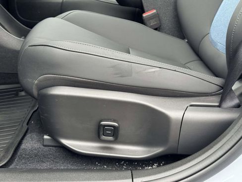 New 2025 Volvo EX30 Plus w/ Protection Package Premier image 17