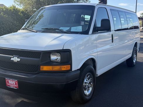Used 2005 Chevrolet Express 3500 Extended Passenger RWD image 1