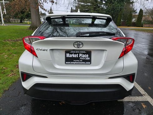 Used 2018 Toyota C-HR XLE image 5