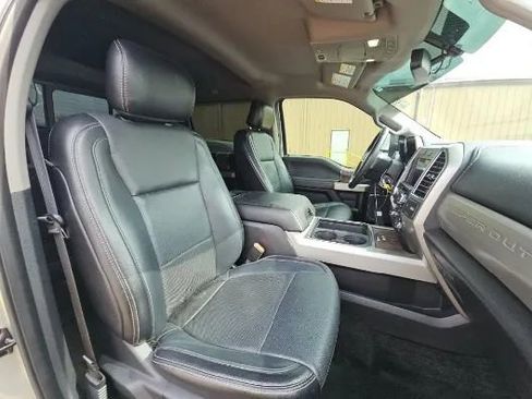 Used 2017 Ford F250 Lariat w/ Chrome Package image 10