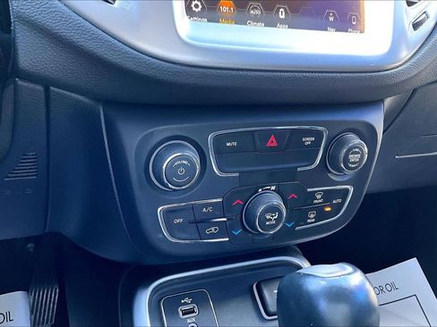 Used 2018 Jeep Compass Latitude w/ Popular Equipment Group image 34