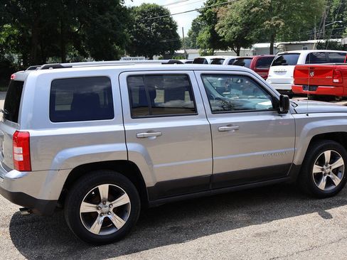 Used 2016 Jeep Patriot High Altitude FWD image 9