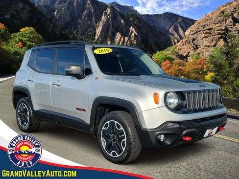 Used 2016 Jeep Renegade Trailhawk w/ Premium Trailhawk Package AWD/4WD image 1