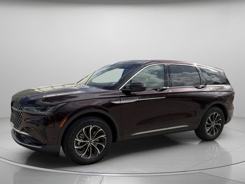 Used 2024 Lincoln Nautilus Premier w/ Equipment Group 102A image 2