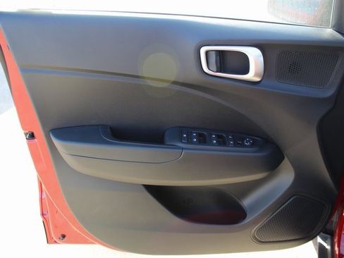 New 2025 Hyundai Venue SEL image 9