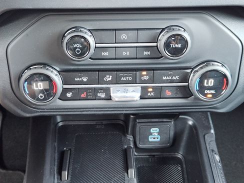 Used 2025 Ford Bronco Outer Banks AWD/4WD image 19