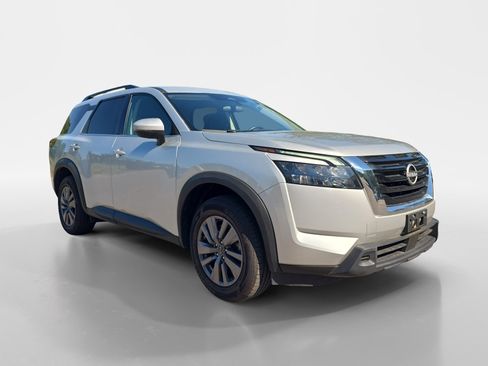 Used 2025 Nissan Pathfinder SV AWD/4WD image 8