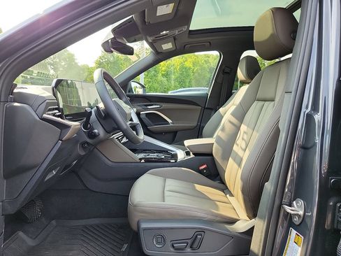 Used 2025 Audi Q5 Premium w/ Convenience Package AWD/4WD image 18