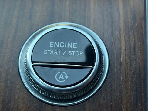 Used 2022 Mercedes-Benz C 300 Sedan image 25