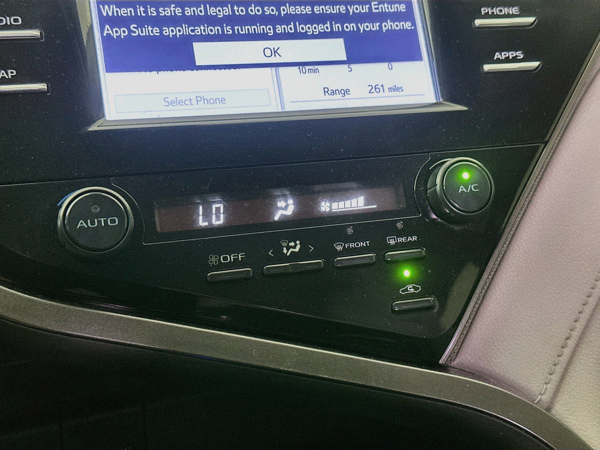 Used 2019 Toyota Camry SE w/ Carpet Mat Package FWD image 22